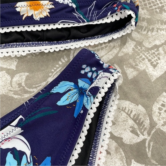 CUPSHE BIKINI SET, NAVY BLUE💙FLORAL, NWT, medium size - Picture 9 of 9